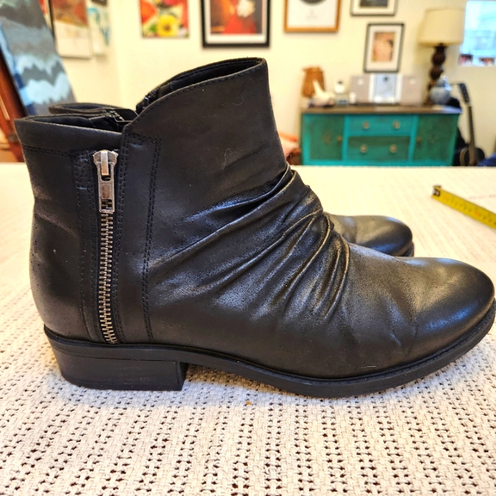 Baretraps Yuno ankle boots